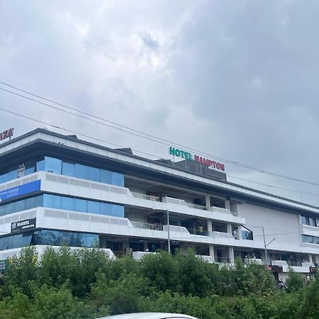 Hotel Hampton Vyara 外观 照片